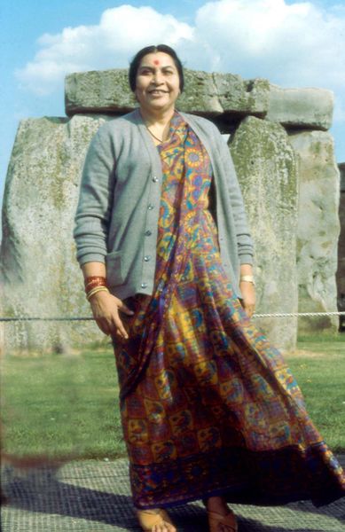 File:1982 Stonehenge UK.jpg